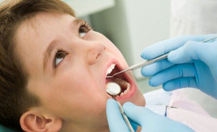 Cách làm sạch răng cơ bản cho trẻ