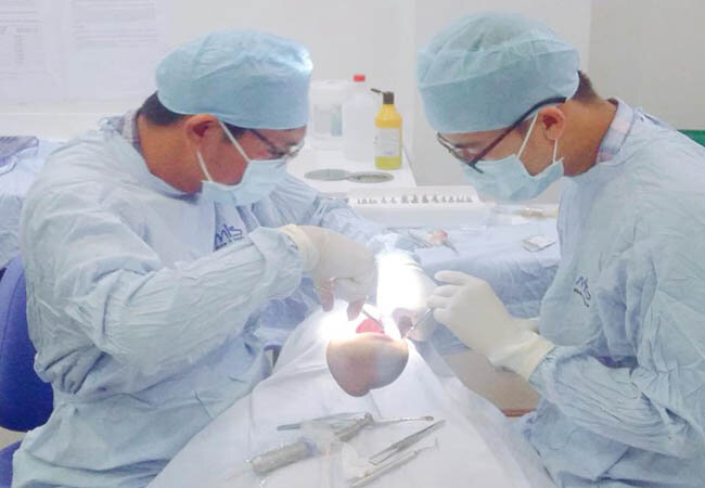 Trồng răng Implant bao lâu thì hết sưng ?