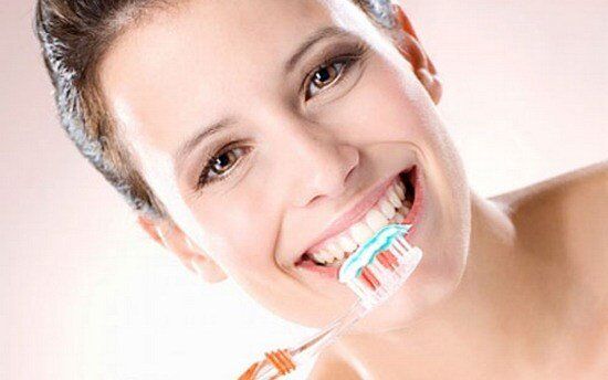 Chăm sóc răng sứ kim loại như thế nào để giữ độ bền chắc?