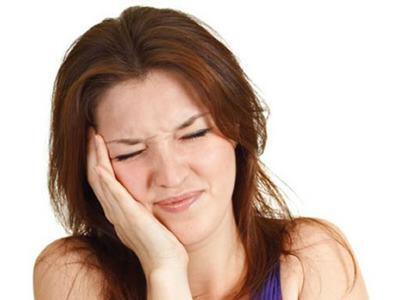 Răng đau và ê buốt do thói quen nghiến răng