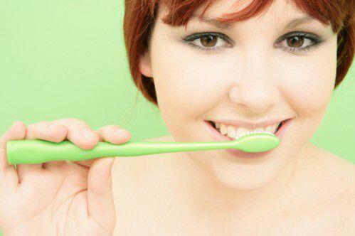 Nguy hại khôn lường từ thói quen chải răng hàng ngày
