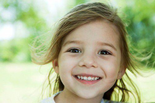 những nguyên nhân khiến răng trẻ bị đổi màu