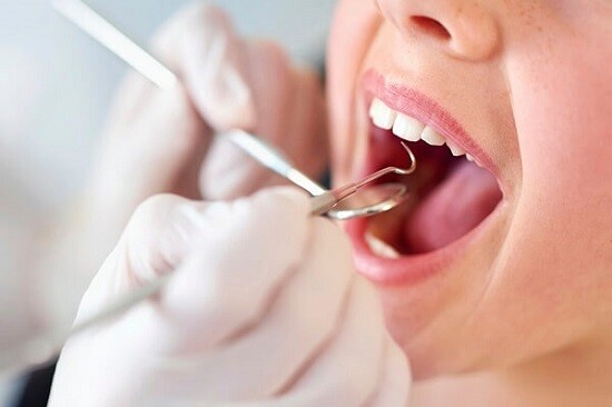 Niềng răng có làm yếu răng không?